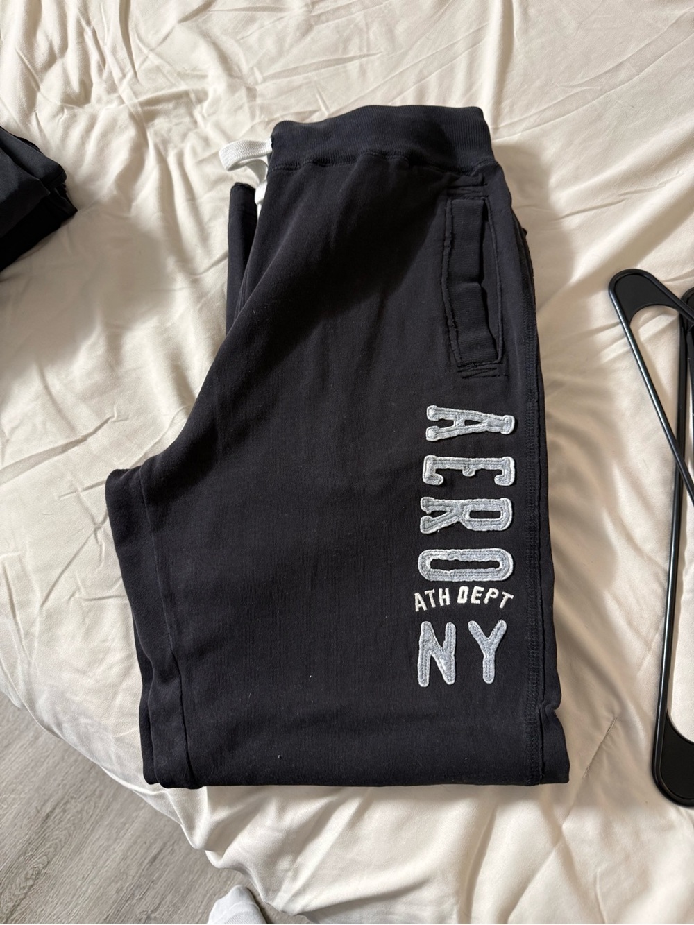 Aeropostale Black Men's NY Logo Jogger Sweatpants